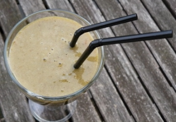 apricot, apple and hemp protein smoothie